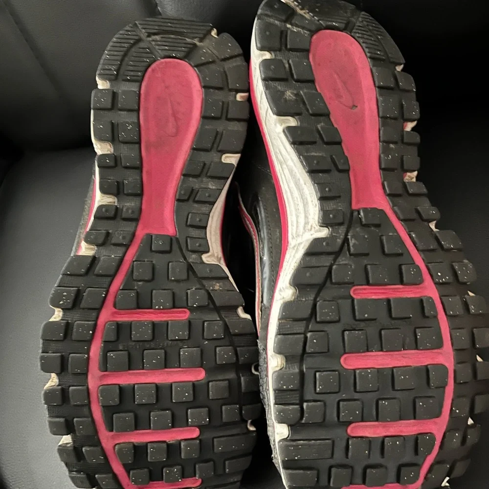 Nike Black and Hot Pink Athletic Sneakers with Silver Swoosh - Picture 8 of 14